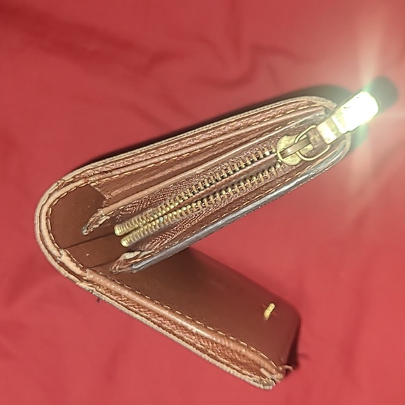 Louis Vuitton monogram flap wallet - Picture 2 of 8